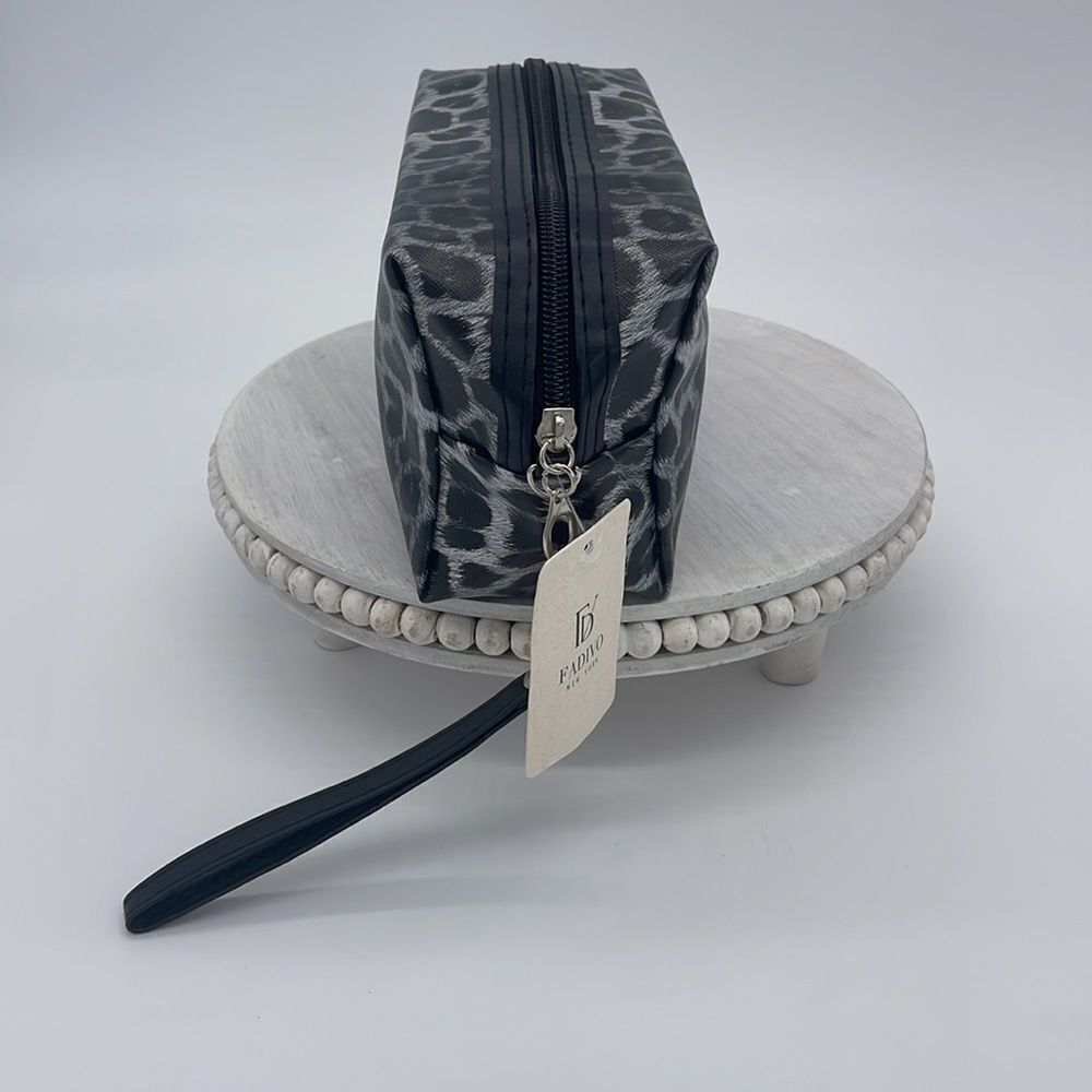 Make your MARK GRAY LEOPARD WRISTLET POUCH - Picture 5 of 6